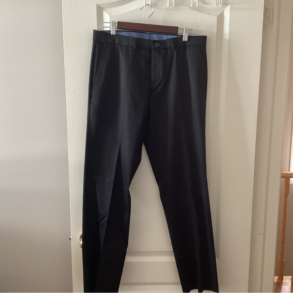 Haggar Men's Black Dress Pants. 34x32.   B6